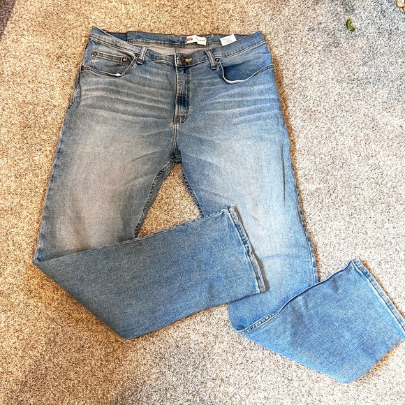 Wrangler Other - Wrangler Slim Straight Medium Wash Jeans. 36 x 32. Classic denim.